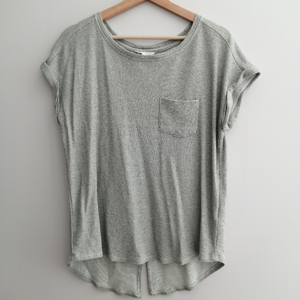 Jane and Delancey Waffle Knit Green T-Shirt with Back Slit Chest Pocket Medium